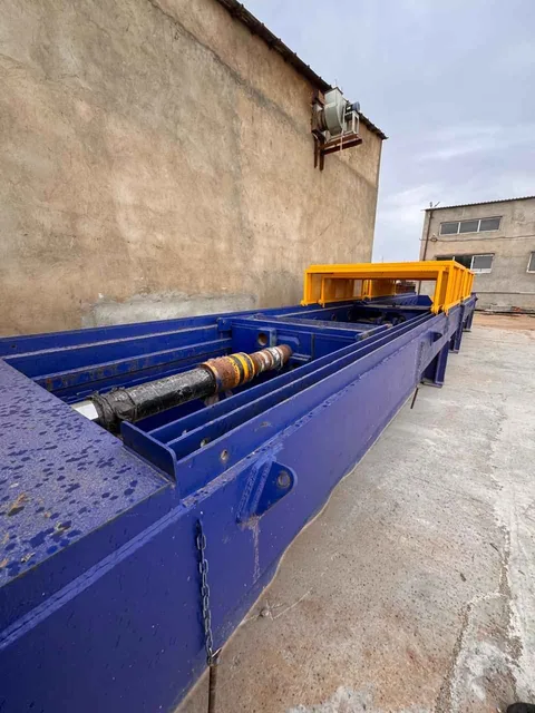 Load frame and hydraulic cylinder of the horizontal 500 tonne test bed