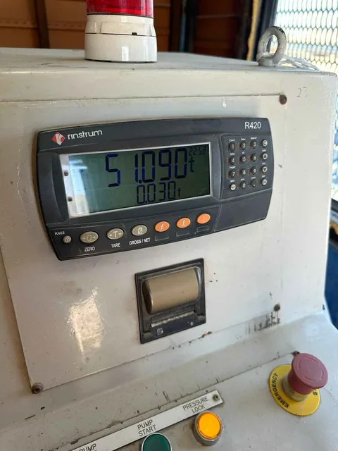 Rinstrum R420 digital force indicator and control buttons on the 500 tonne test bed
