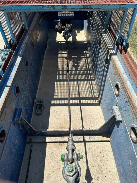 Steel wire rope secured between fixtures in Lifting.kz’s horizontal test bed
