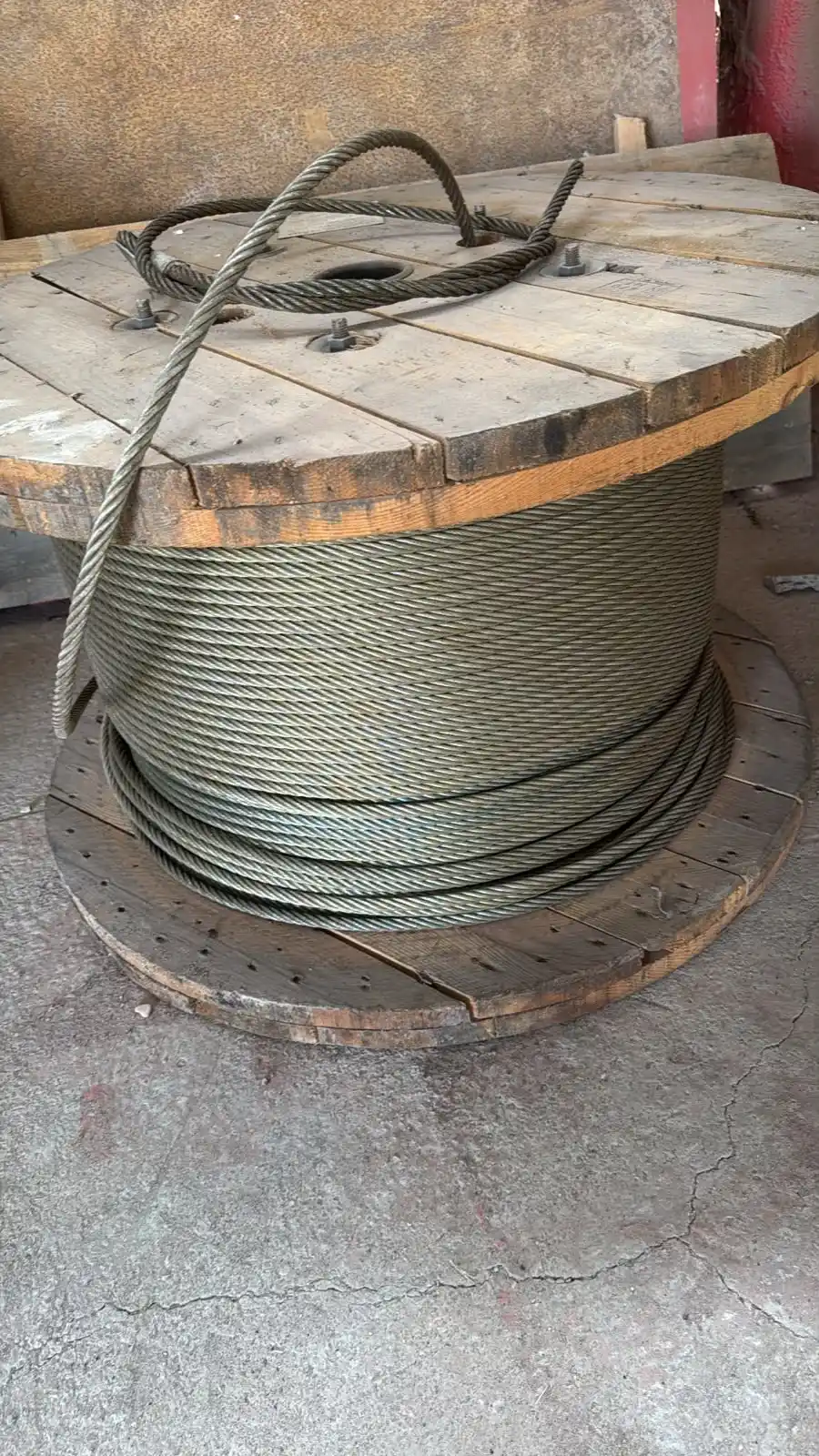 Steel wire rope with prepared end loops